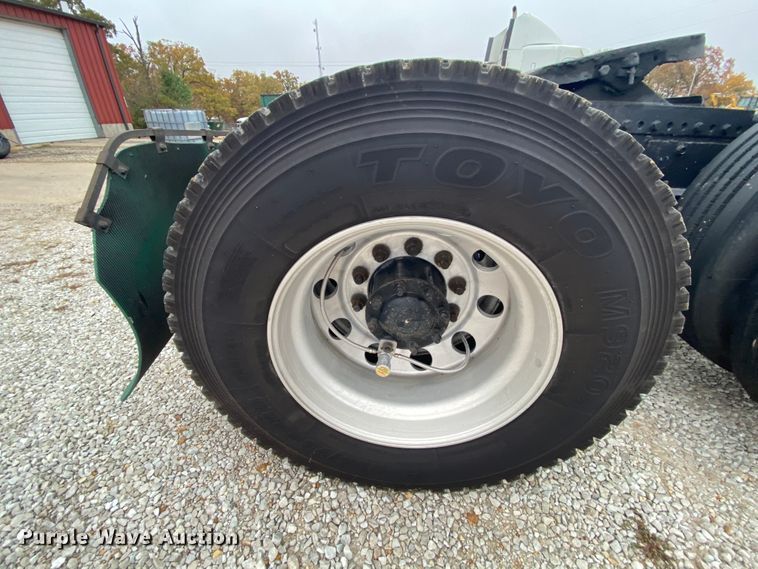 image for item HA9663 2012 Freightliner Columbia  glider kit semi truck