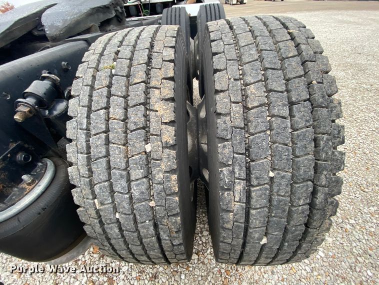 image for item HA9663 2012 Freightliner Columbia  glider kit semi truck