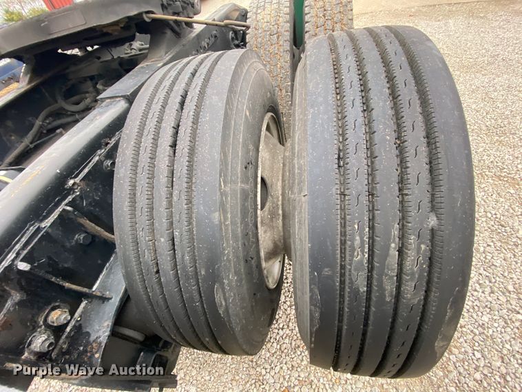 image for item HA9663 2012 Freightliner Columbia  glider kit semi truck