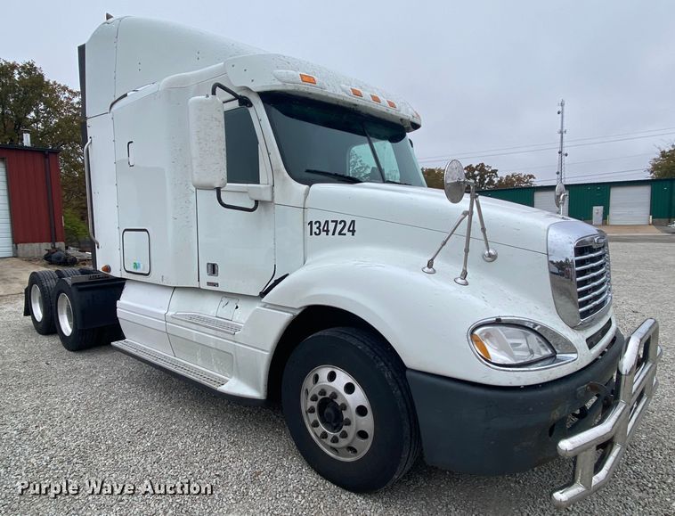 image for item HA9664 2012 Freightliner Columbia  glider kit semi truck