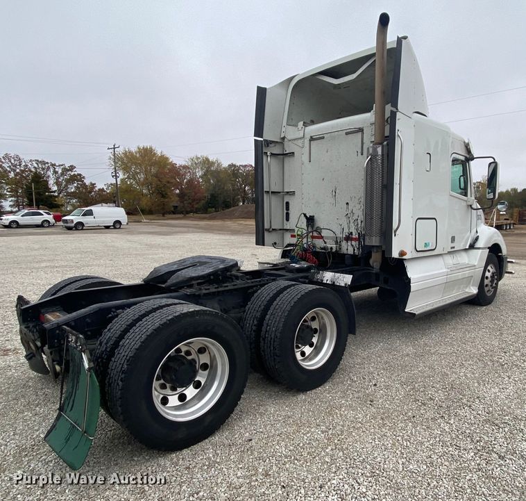 image for item HA9664 2012 Freightliner Columbia  glider kit semi truck