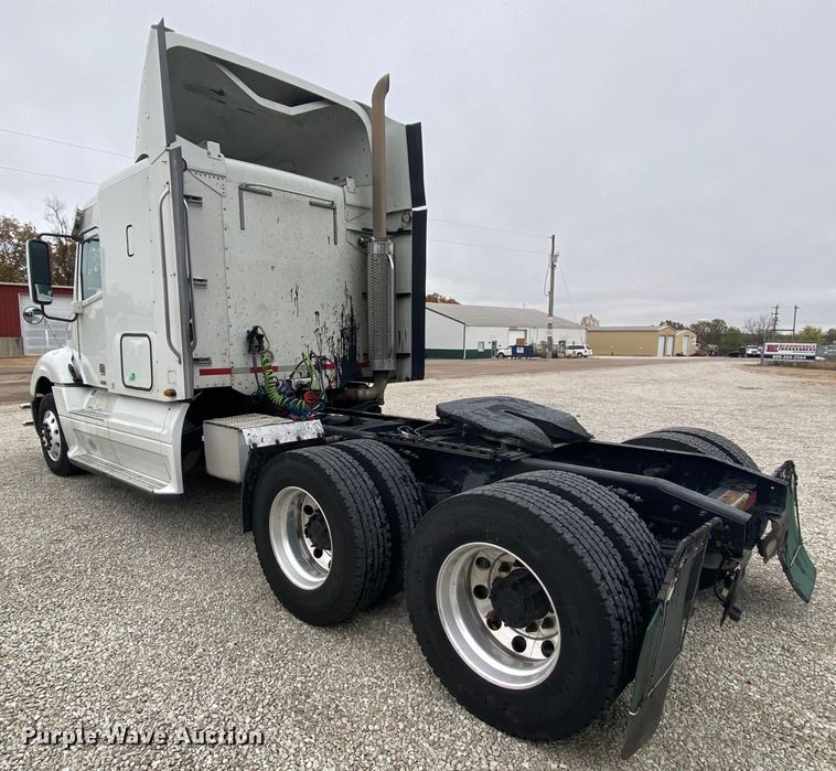 image for item HA9664 2012 Freightliner Columbia  glider kit semi truck