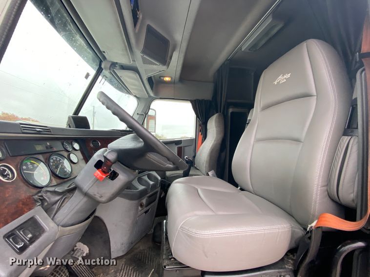 image for item HA9664 2012 Freightliner Columbia  glider kit semi truck