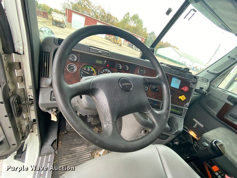 image for item HA9664 2012 Freightliner Columbia  glider kit semi truck