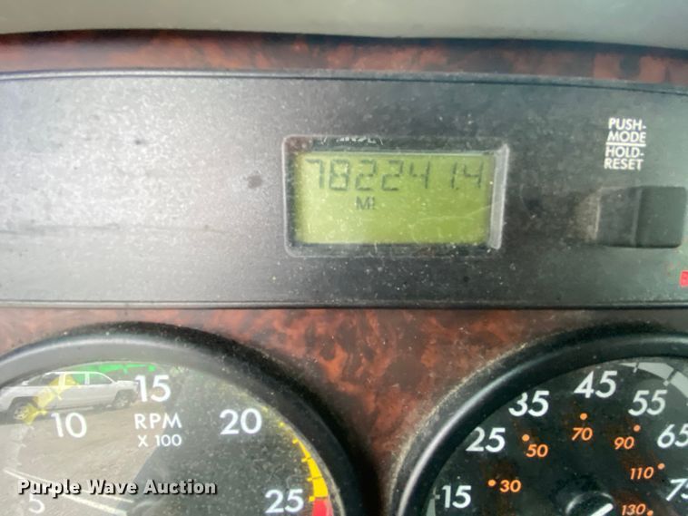 image for item HA9664 2012 Freightliner Columbia  glider kit semi truck