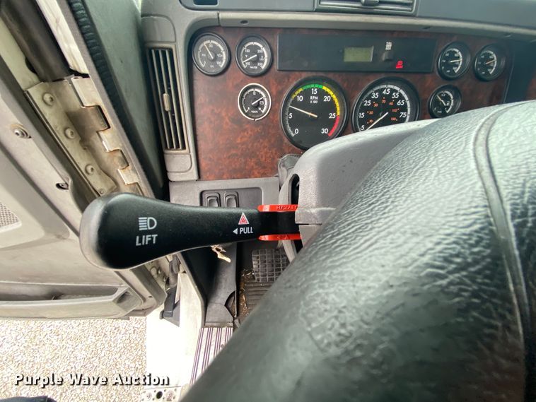 image for item HA9664 2012 Freightliner Columbia  glider kit semi truck