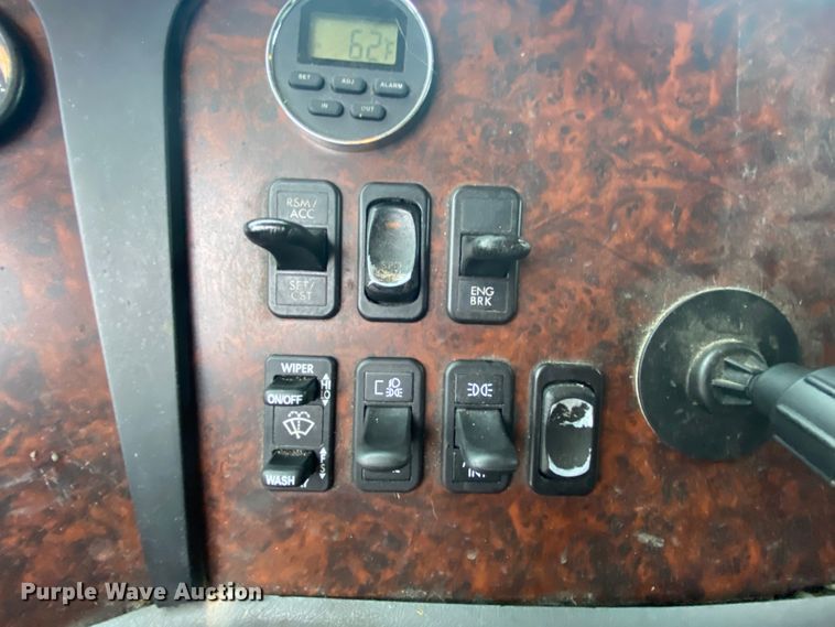 image for item HA9664 2012 Freightliner Columbia  glider kit semi truck