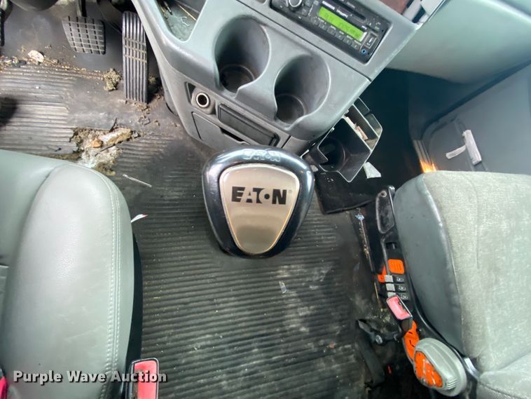 image for item HA9664 2012 Freightliner Columbia  glider kit semi truck