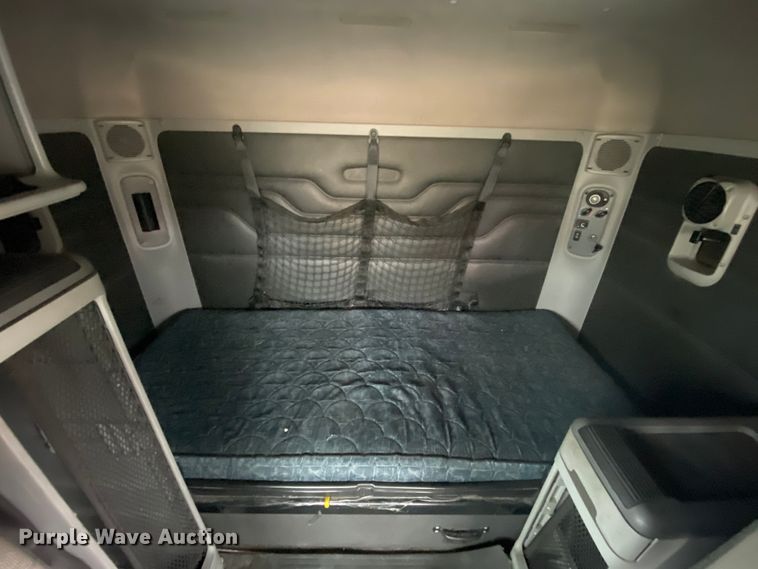 image for item HA9664 2012 Freightliner Columbia  glider kit semi truck