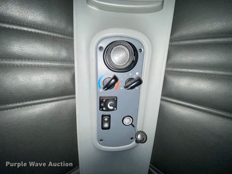 image for item HA9664 2012 Freightliner Columbia  glider kit semi truck