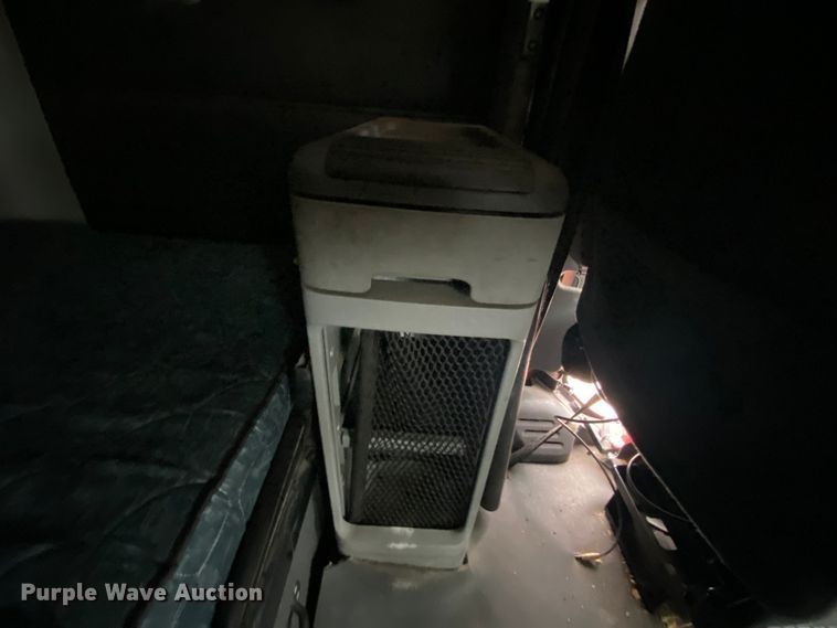 image for item HA9664 2012 Freightliner Columbia  glider kit semi truck