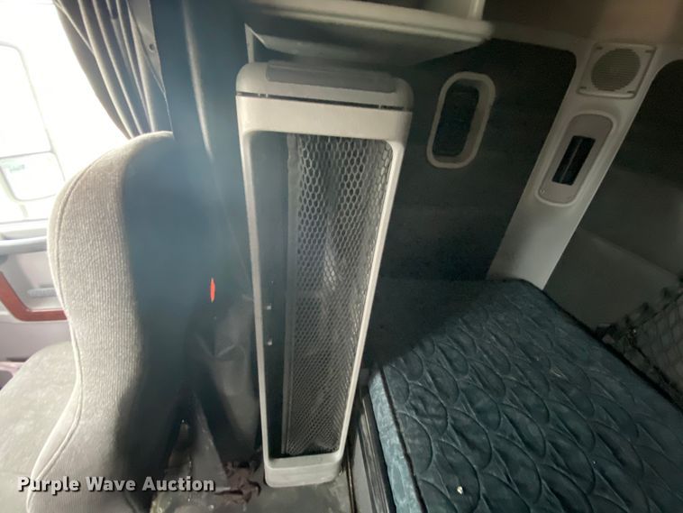 image for item HA9664 2012 Freightliner Columbia  glider kit semi truck