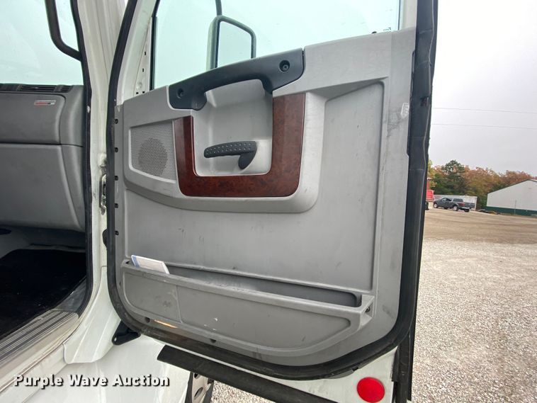 image for item HA9664 2012 Freightliner Columbia  glider kit semi truck