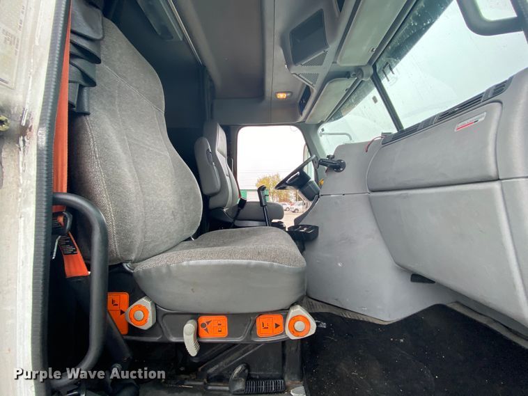 image for item HA9664 2012 Freightliner Columbia  glider kit semi truck