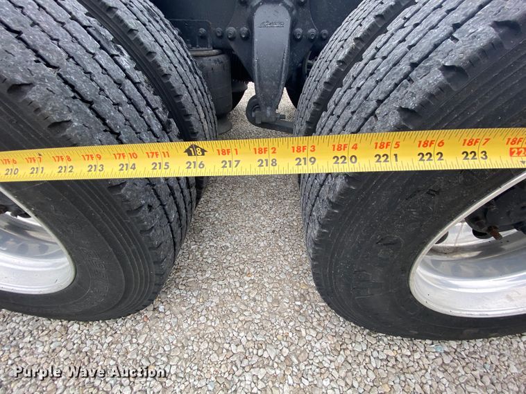 image for item HA9664 2012 Freightliner Columbia  glider kit semi truck