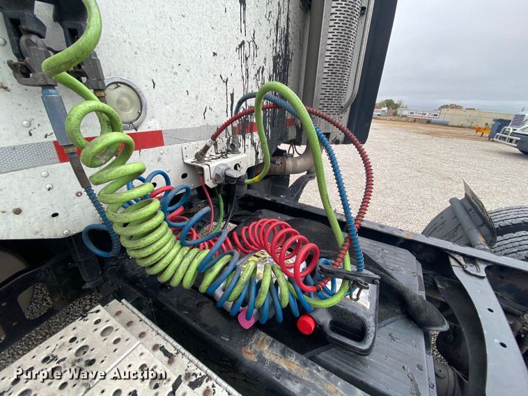 image for item HA9664 2012 Freightliner Columbia  glider kit semi truck