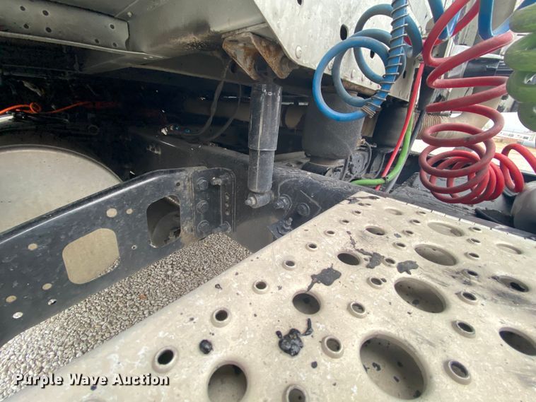 image for item HA9664 2012 Freightliner Columbia  glider kit semi truck