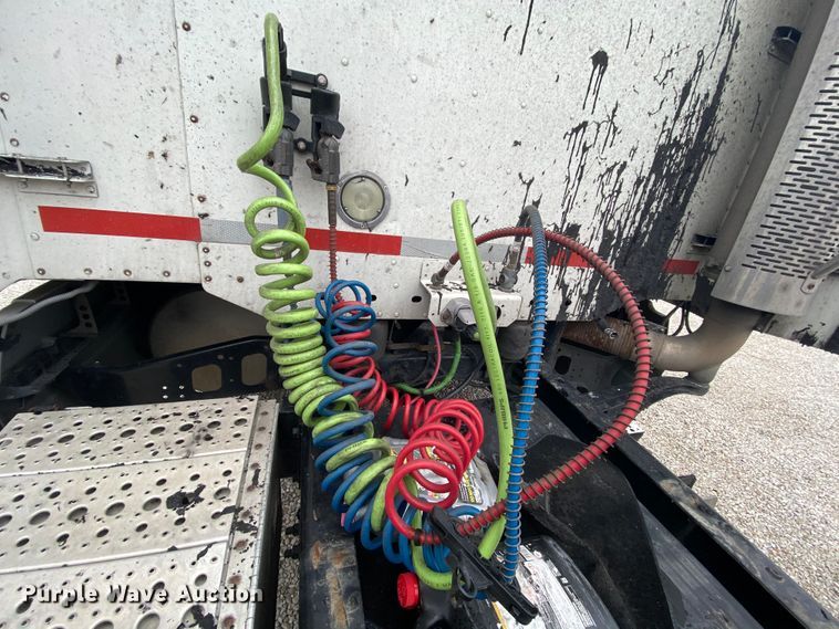 image for item HA9664 2012 Freightliner Columbia  glider kit semi truck