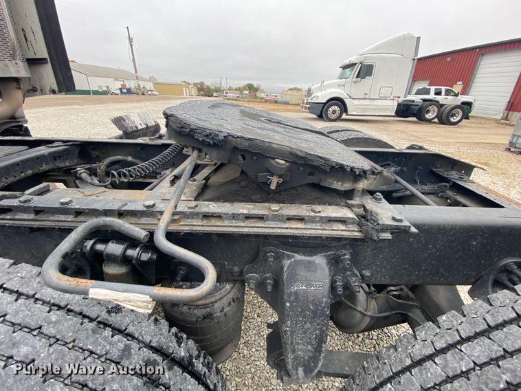 image for item HA9664 2012 Freightliner Columbia  glider kit semi truck