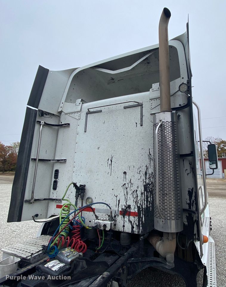 image for item HA9664 2012 Freightliner Columbia  glider kit semi truck