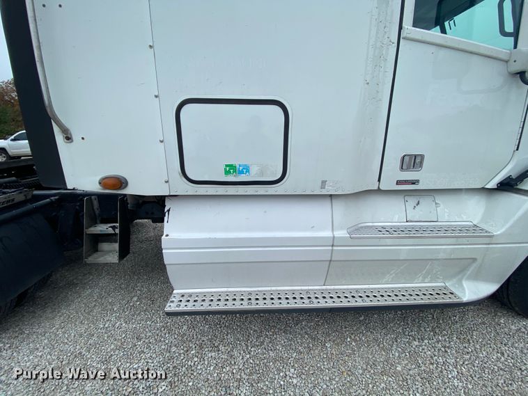 image for item HA9664 2012 Freightliner Columbia  glider kit semi truck