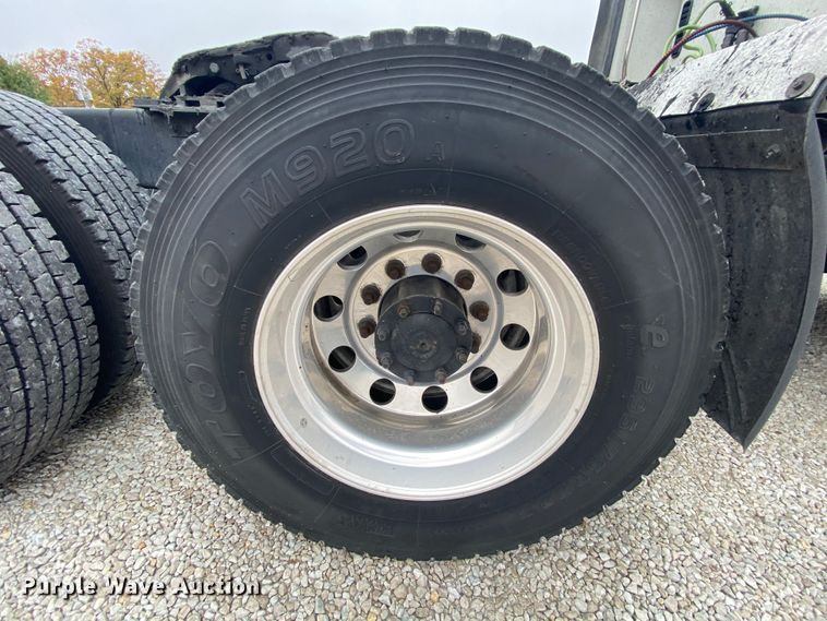 image for item HA9664 2012 Freightliner Columbia  glider kit semi truck