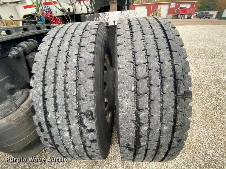 image for item HA9664 2012 Freightliner Columbia  glider kit semi truck