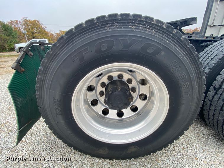 image for item HA9664 2012 Freightliner Columbia  glider kit semi truck