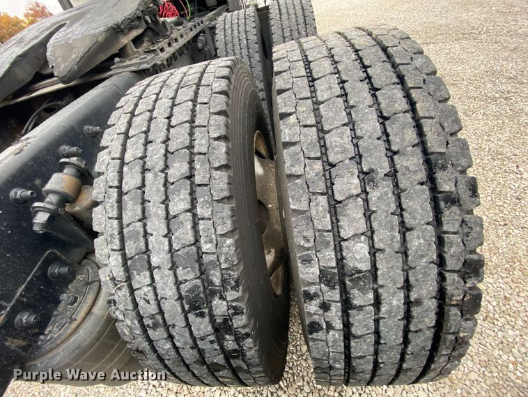 image for item HA9664 2012 Freightliner Columbia  glider kit semi truck