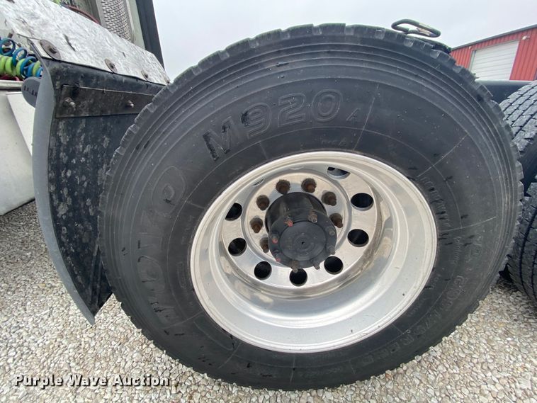 image for item HA9664 2012 Freightliner Columbia  glider kit semi truck