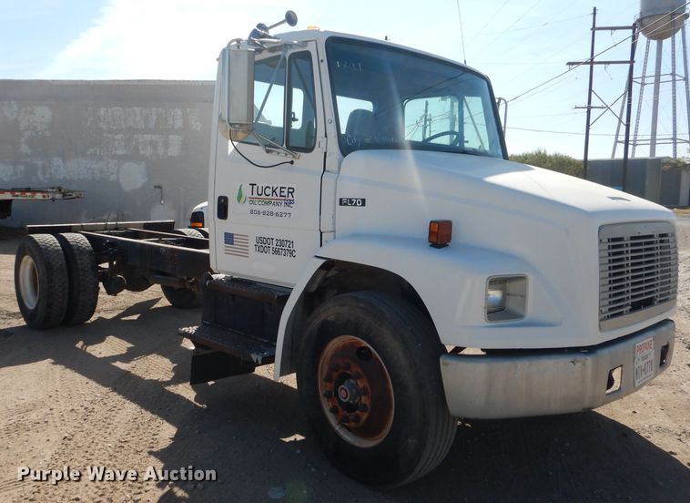 image for item HC9125 2004 Freightliner FL70  truck cab and chassis