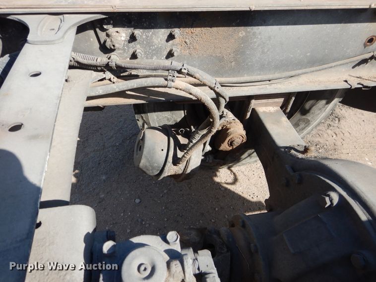 image for item HC9125 2004 Freightliner FL70  truck cab and chassis
