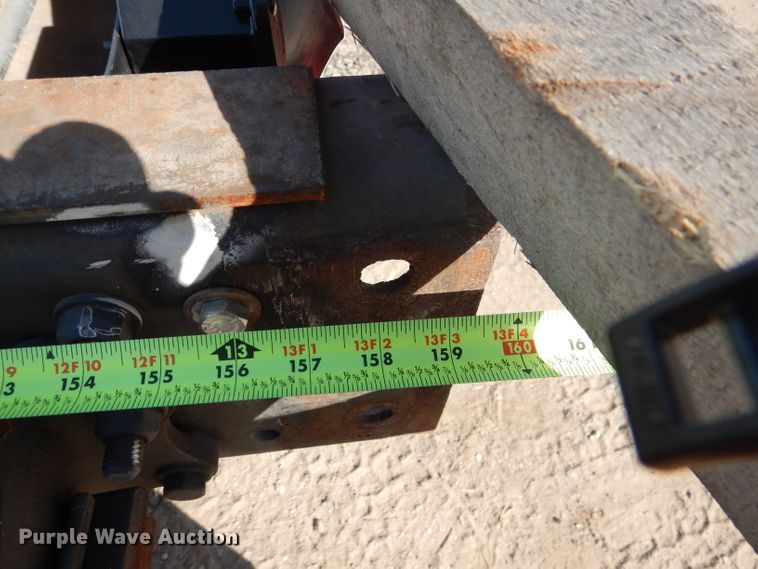 image for item HC9125 2004 Freightliner FL70  truck cab and chassis