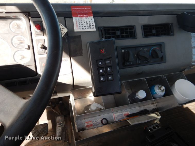 image for item HC9125 2004 Freightliner FL70  truck cab and chassis