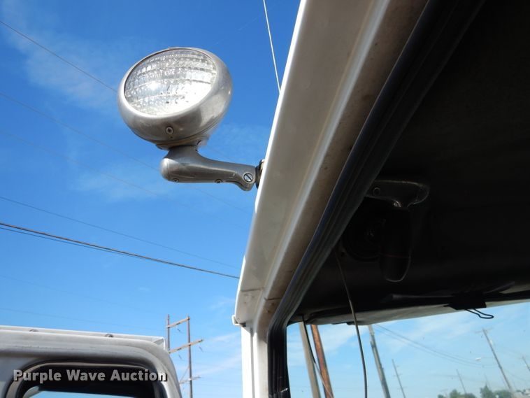 image for item HC9125 2004 Freightliner FL70  truck cab and chassis