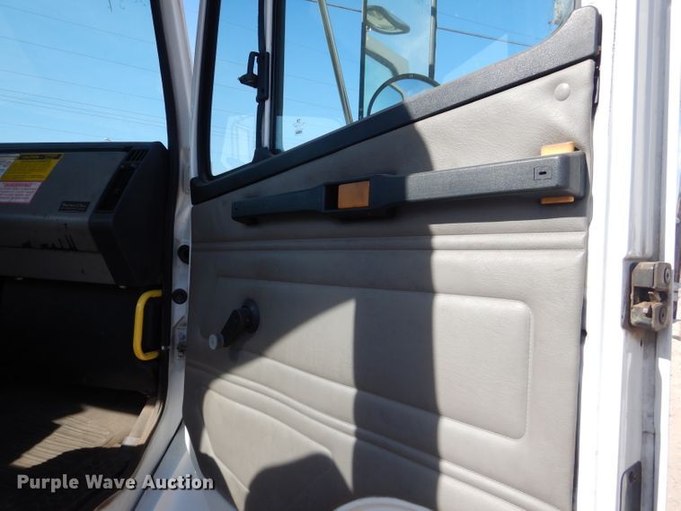 image for item HC9125 2004 Freightliner FL70  truck cab and chassis