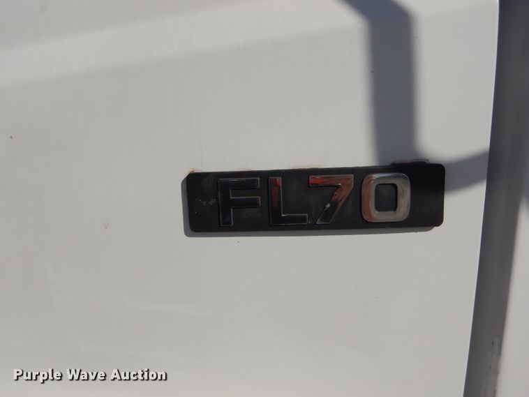 image for item HC9125 2004 Freightliner FL70  truck cab and chassis