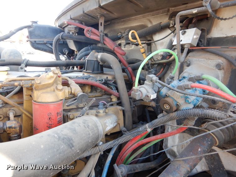 image for item HC9125 2004 Freightliner FL70  truck cab and chassis