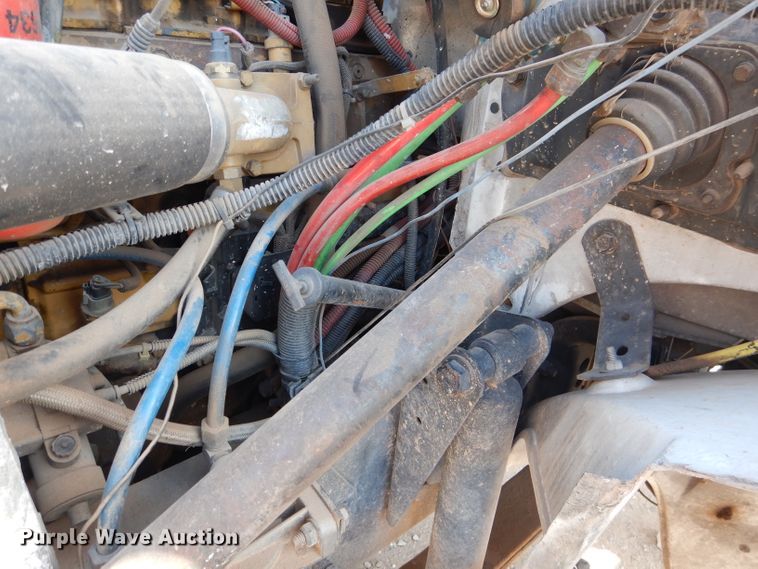 image for item HC9125 2004 Freightliner FL70  truck cab and chassis