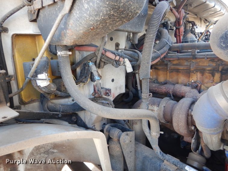 image for item HC9125 2004 Freightliner FL70  truck cab and chassis