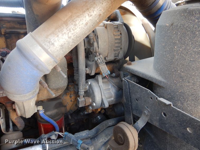 image for item HC9125 2004 Freightliner FL70  truck cab and chassis