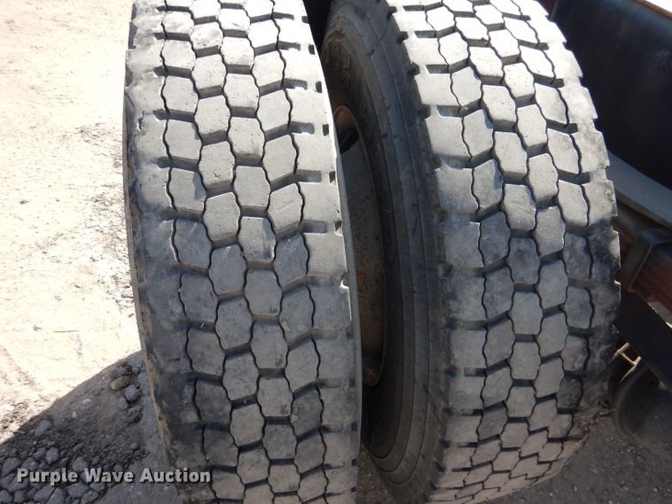 image for item HC9125 2004 Freightliner FL70  truck cab and chassis