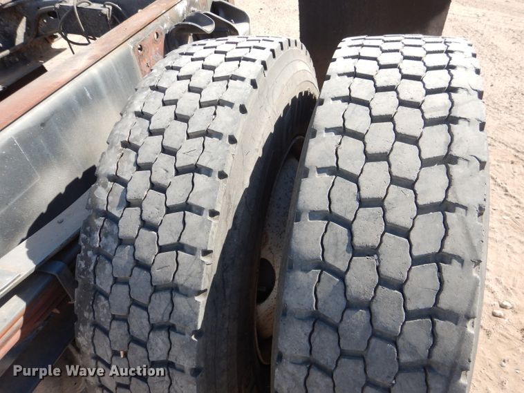 image for item HC9125 2004 Freightliner FL70  truck cab and chassis