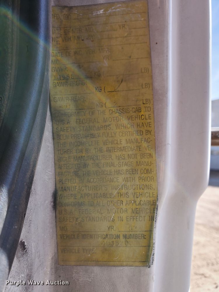 image for item HC9125 2004 Freightliner FL70  truck cab and chassis