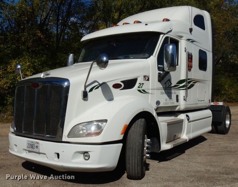 image for item HD9096 2012 Peterbilt 587  semi truck