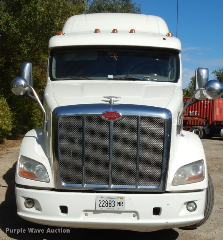 image for item HD9096 2012 Peterbilt 587  semi truck