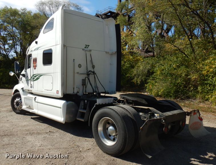 image for item HD9096 2012 Peterbilt 587  semi truck