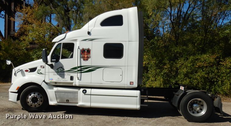 image for item HD9096 2012 Peterbilt 587  semi truck