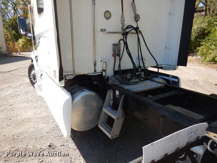 image for item HD9096 2012 Peterbilt 587  semi truck