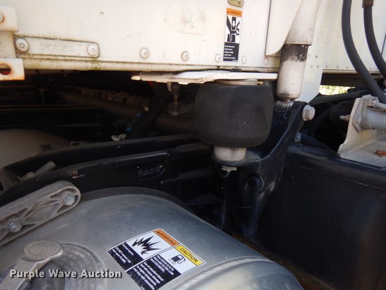 image for item HD9096 2012 Peterbilt 587  semi truck